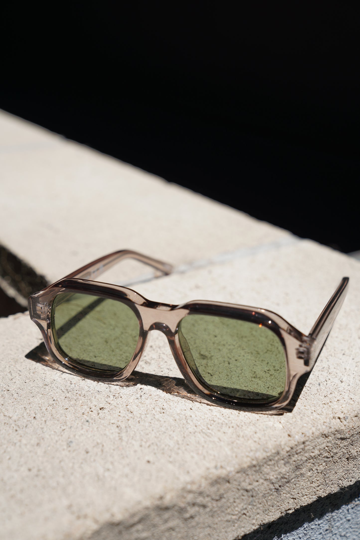 Brown Retro Square Sunglasses – Transparent Frame with Green Lens