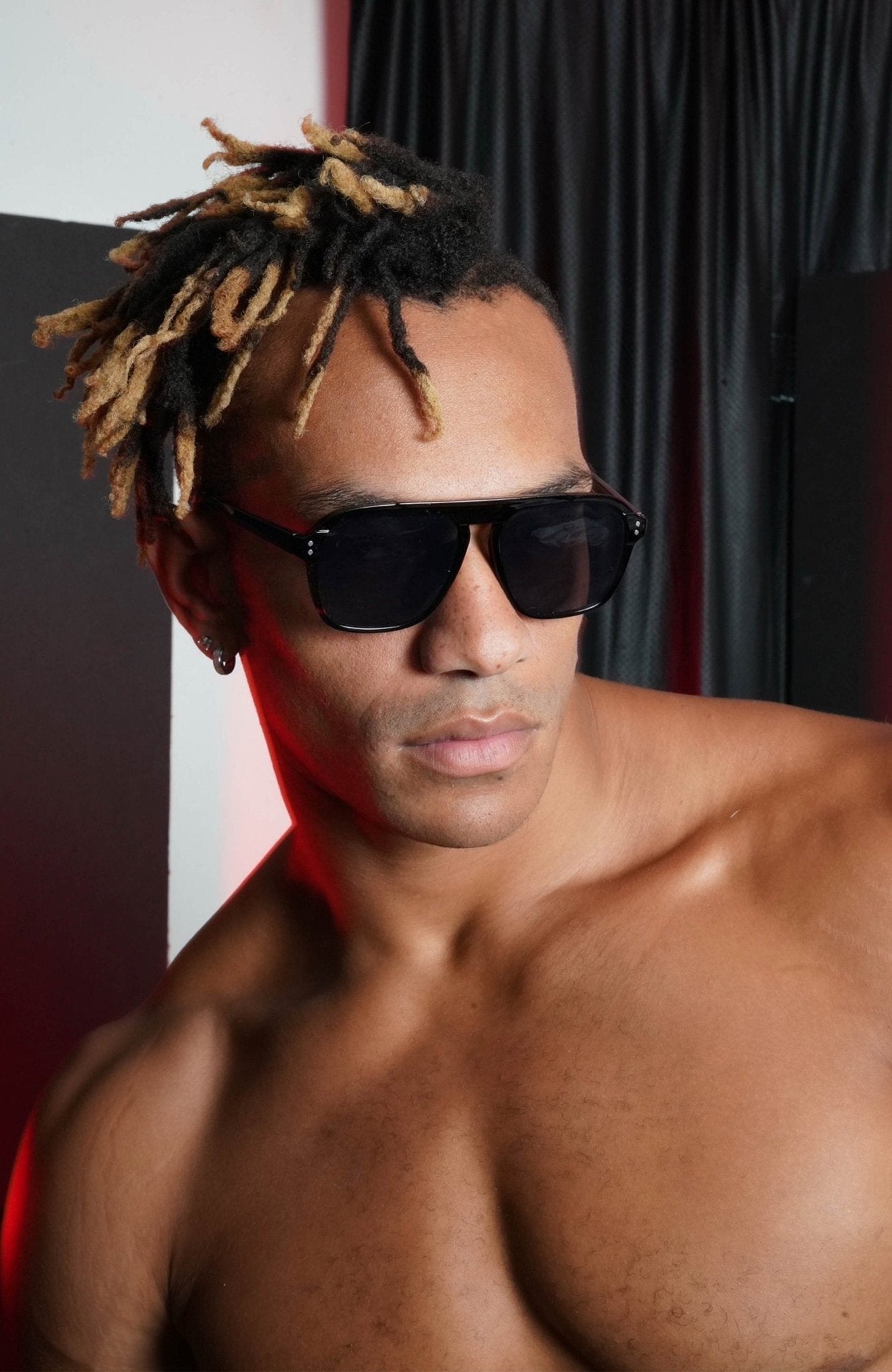 Black MOOD DRIVER Sunglasses on model, black sunglasses, men's fashion