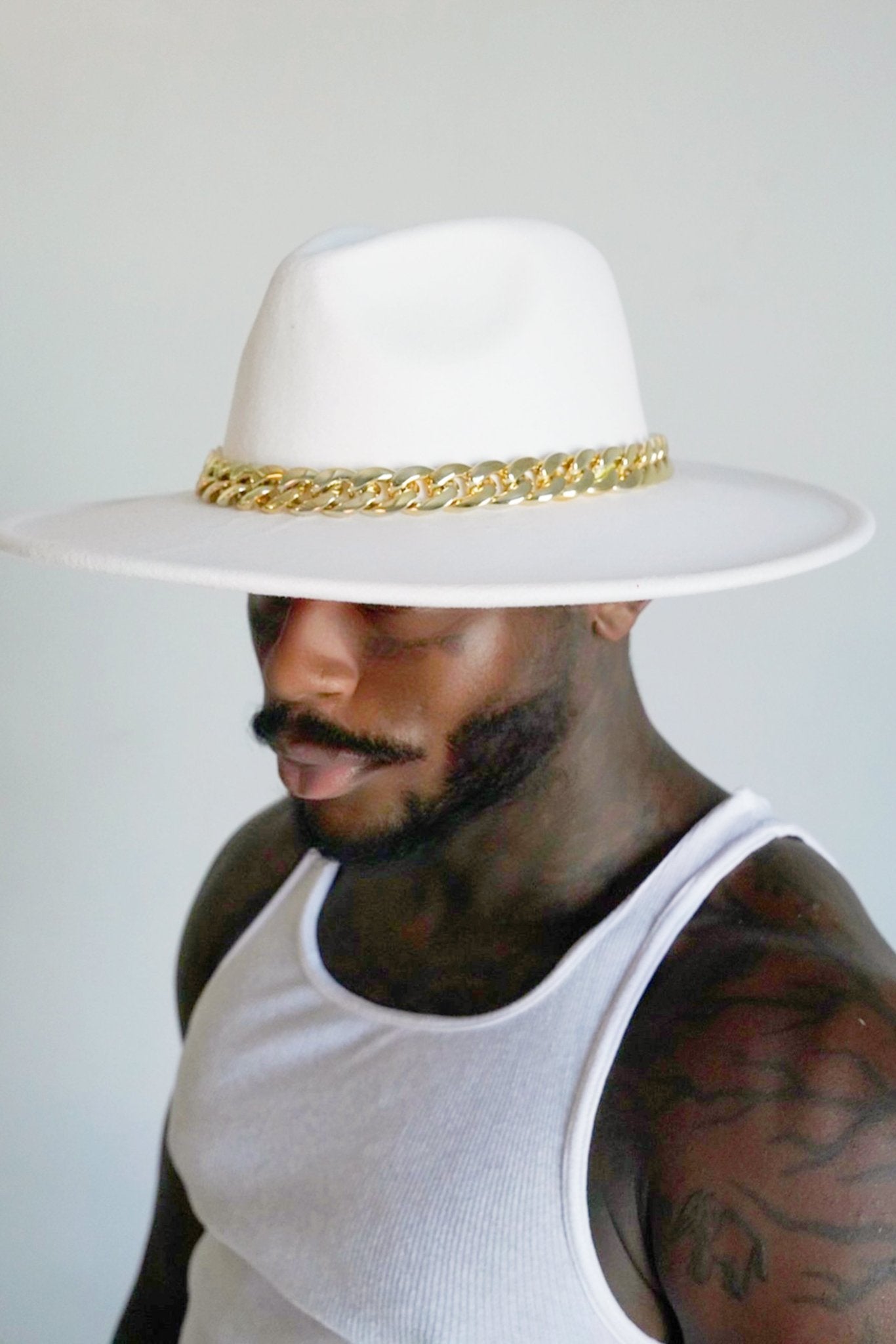 Classic White Fedora with Gilded Chain and Crimson Accent - TB-BondMenBucket hat
