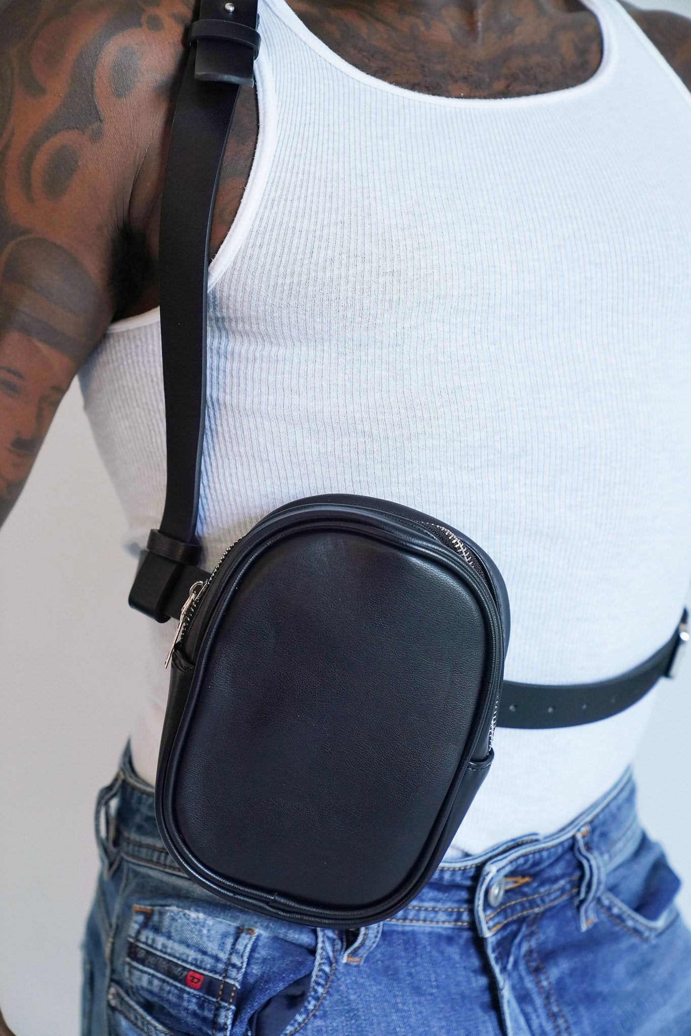 Sleek Black Leather Crossbody Bag - TB-BondMenHarness