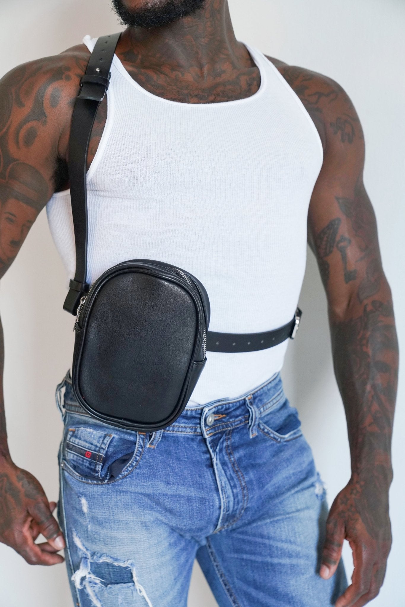 Sleek Black Leather Crossbody Bag - TB-BondMenHarness