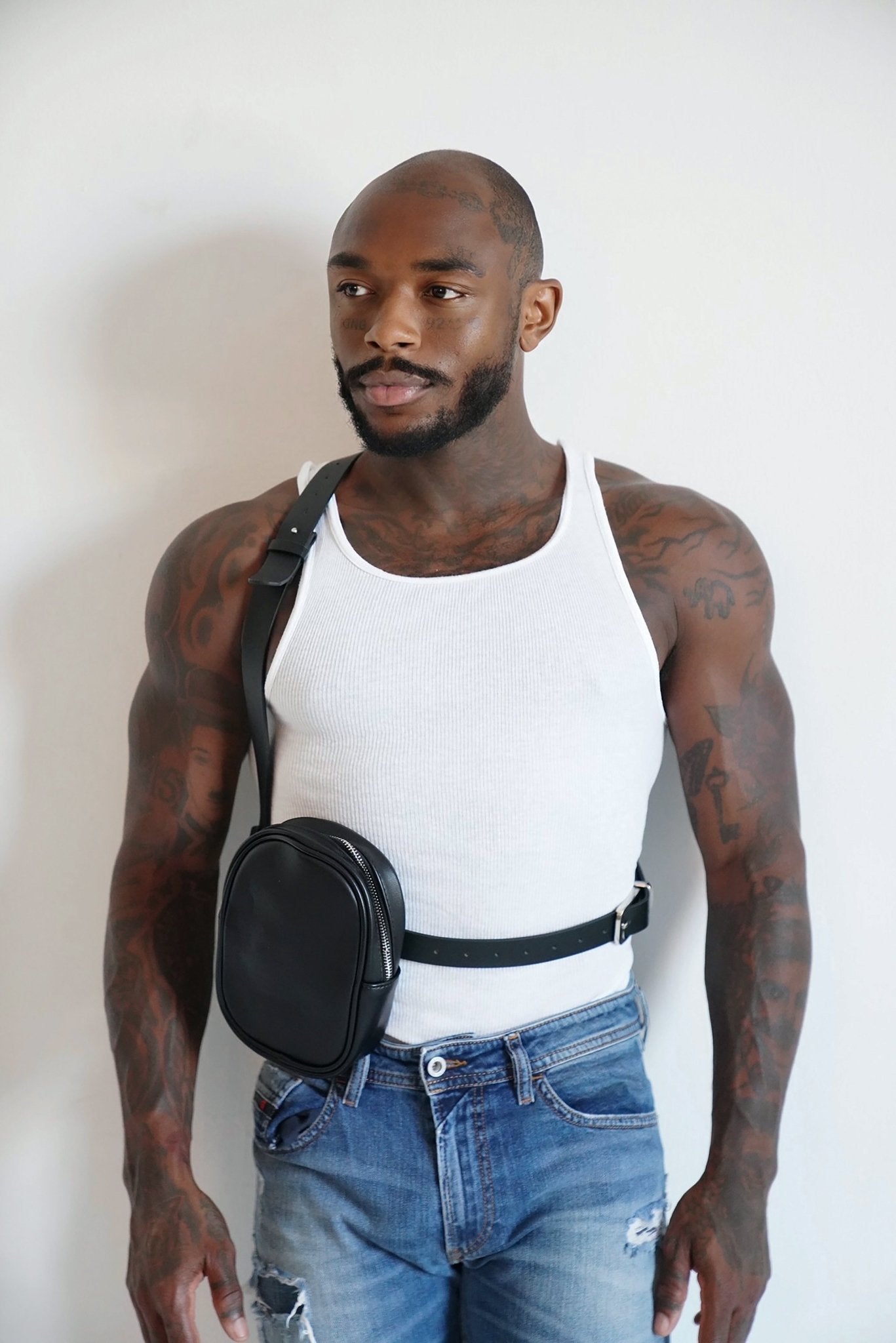 Sleek Black Leather Crossbody Bag - TB-BondMenHarness
