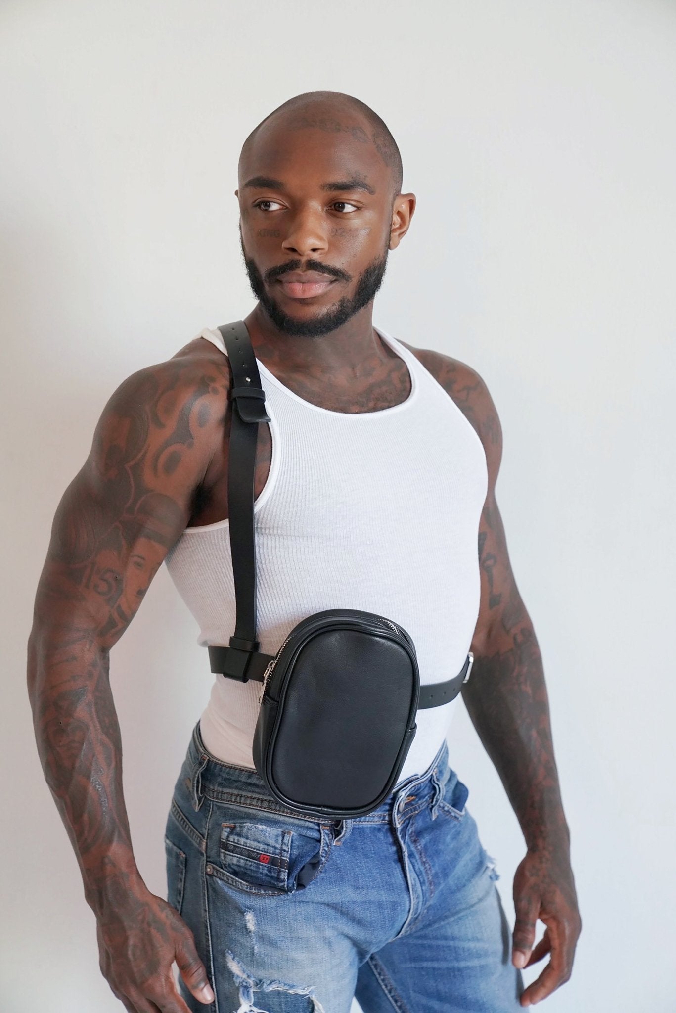 Sleek Black Leather Crossbody Bag - TB-BondMenHarness